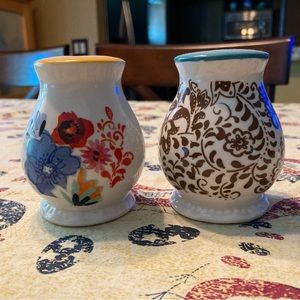 The Pioneer Woman Flea Market Salt and Pepper Shakers